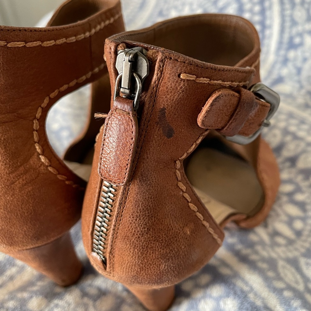 Brown suede, Prada sandal heels, size 39/8.5 - Picture 4 of 7